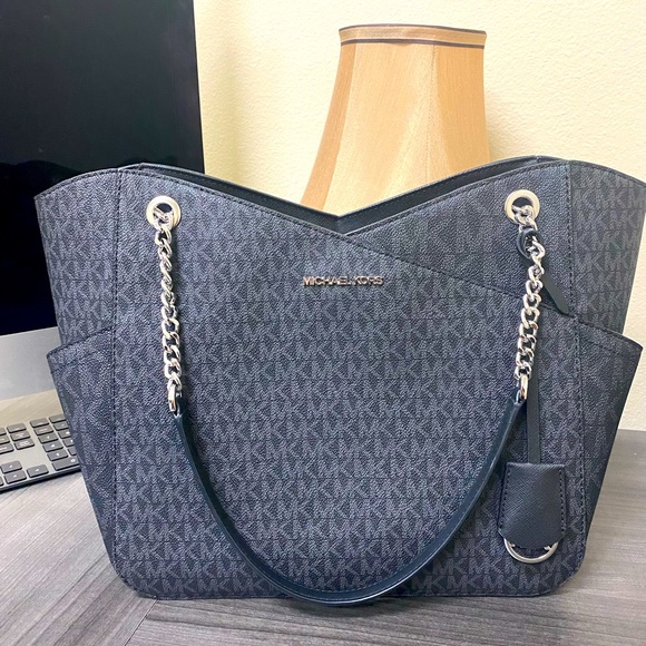 Michael kors purse - Picture 1 of 4